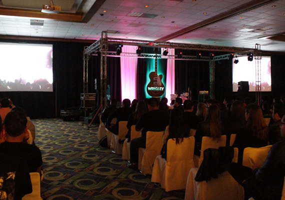 Tema del evento: Rock. Se desarrolló el concepto de un concierto en donde el ponente estuviera ad hoc al estilo rockstar.