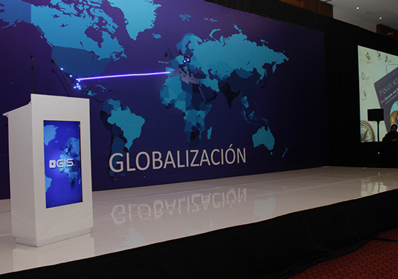 Tema del Evento: Globalización. Se desarrolló una ambientación estilo 'Aeropuerto, abrochen sus cinturones, despegamos'.